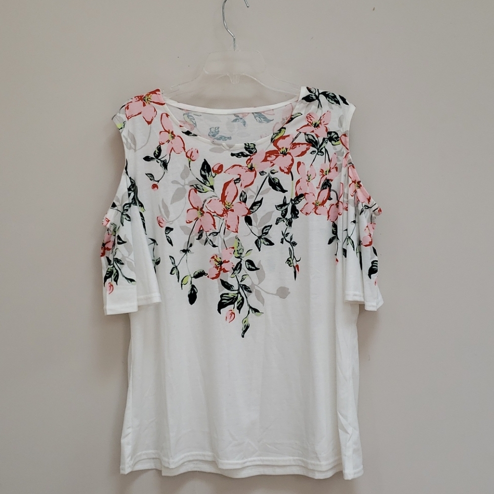 Women's  Short Skeeve Top  Flowered Print XXL NWOT